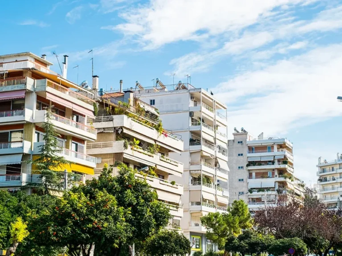 Πού ακριβαίνουν περισσότερο τα διαμερίσματα: Τα στοιχεία της ΤτΕ για Αθήνα, Θεσσαλονίκη και περιφέρεια