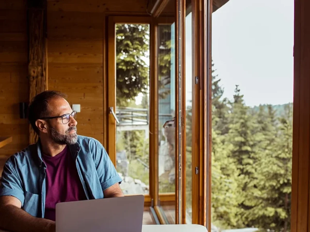 Remote work από άλλη χώρα; Γιατί το «δουλεύω από όπου θέλω» δεν είναι για όλους