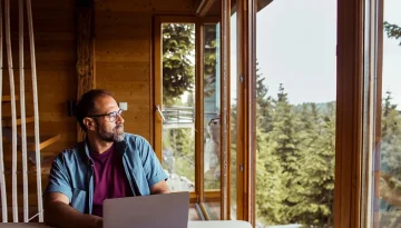 Remote work από άλλη χώρα; Γιατί το «δουλεύω από όπου θέλω» δεν είναι για όλους