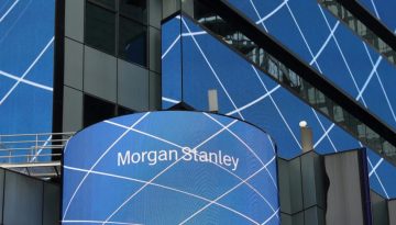 H Morgan Stanley επιβεβαιώνει τις προοπτικές των ελληνικών τραπεζών, τι βλέπει ενόψει αποτελεσμάτων β’ τριμήνου