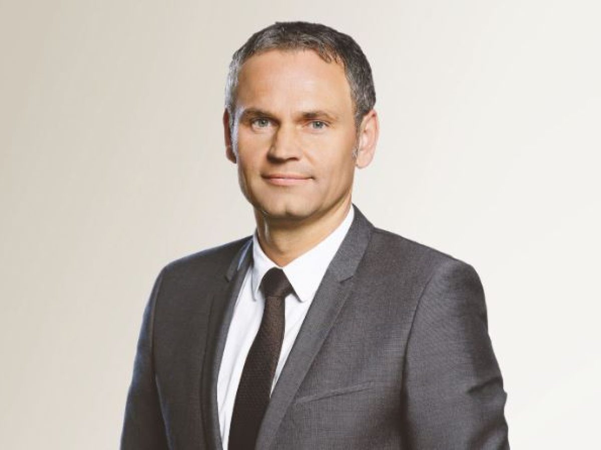 Volkswagen: Ο Όλιβερ Μπλουμ απορρίπτει τα λουκέτα σε εργοστάσια και προαναγγέλλει νέα μείωση κόστους