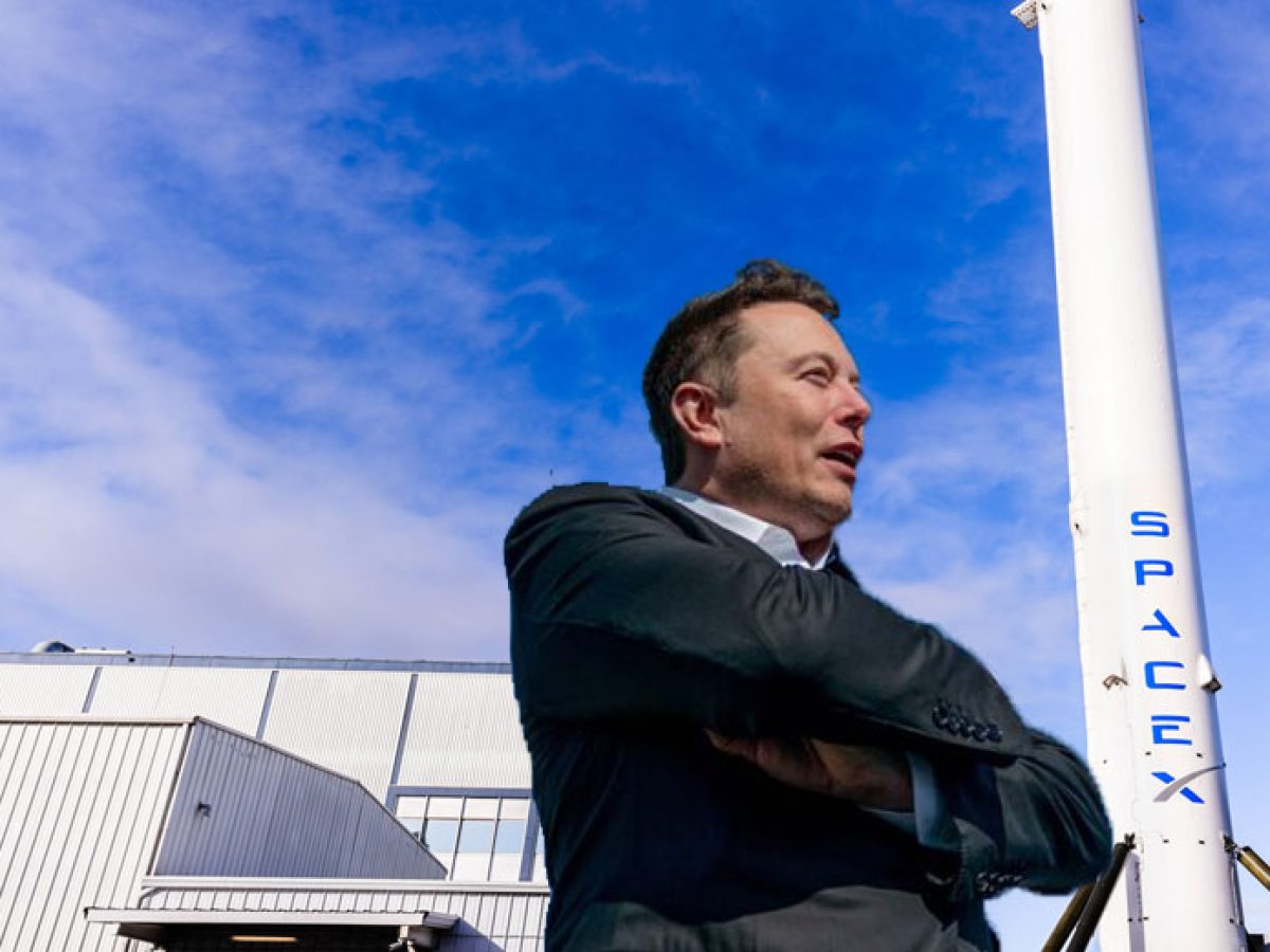 Elon Musk: Fake news η πώληση μονάδας της Tesla στην Κίνα και η πιθανή συγχώνευση με την SpaceX