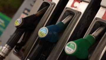 Καύσιμα: Πτώση στις διεθνείς τιμές πετρελαίου και φυσικού αερίου – Επιδότηση 10 λεπτών στο ντίζελ από την 1η Αυγούστου