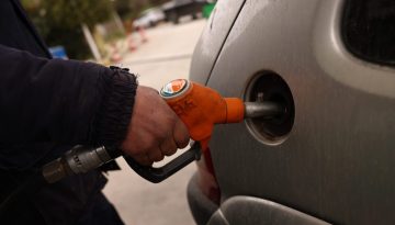 Νέα άνοδος στην τιμή των καυσίμων μετά το κλείσιμο των Στενών του Ορμούζ