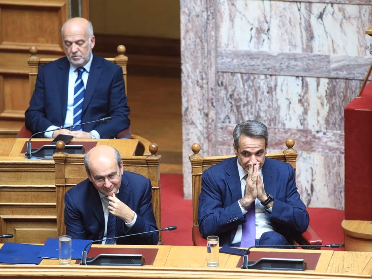 Ακρίβεια: Προεκλογικό «πυροσβεστικό» πακέτο για καύσιμα και σούπερ μάρκετ – Τι μέτρα εξετάζονται