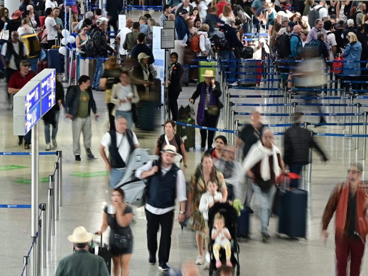 Στα 30,7 εκατομμύρια η δυναμική της επιβατικής κίνησης και αύξηση 7,6% κατά τη θερινή περίοδο