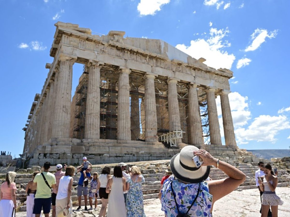 ΙΟΒΕ: Θετική η τροχιά του ελληνικού τουρισμού εκτός των μηνών αιχμής