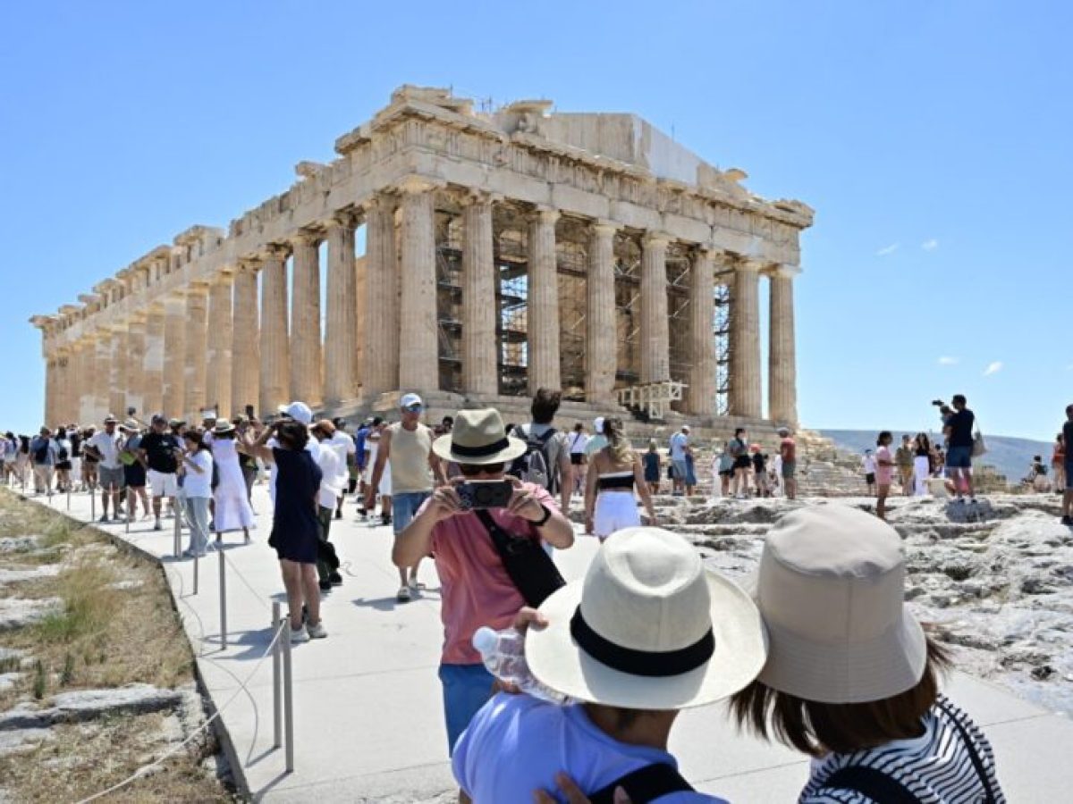 Άλμα 25,8% στις τουριστικές εισπράξεις στο πεντάμηνο – Τα μηνύματα της αγοράς