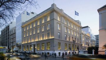 Alpha Trust Συμμετοχών: Πράσινο φως για το squeeze out από την Alpha Bank, στις 18/8 η έξοδος από το Χρηματιστήριο