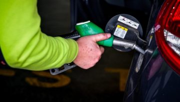 Έρχεται μείωση 10 λεπτών στη βενζίνη και 5 λεπτών στο diesel – Τη Δευτέρα η ανακοίνωση των λεπτομερειών
