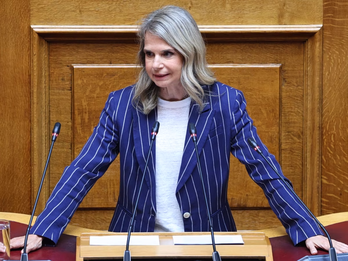 Επιστολή της Μ. Αποστολάκη προς τον Γ. Στουρνάρα για τα «χρυσά» ασφάλιστρα υγείας