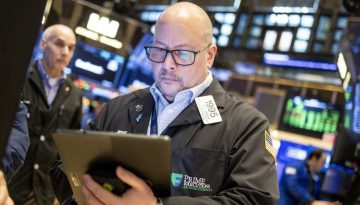 Πράσινη η Wall Street, περιορίζονται οι προσδοκίες για αύξηση επιτοκίων