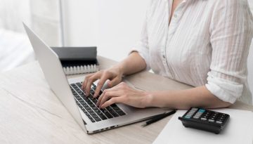 ΑΑΔΕ: Αλλάζει το σύστημα των αποδείξεων, θα αποστέλλονται αυτόματα και σε πραγματικό χρόνο από τις επιχειρήσεις