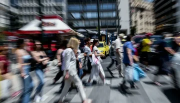 Ανεργία στο 8%: Έπεσε σε έναν χρόνο, ανέβηκε σε έναν μήνα – Στο 19,5% για τους νέους