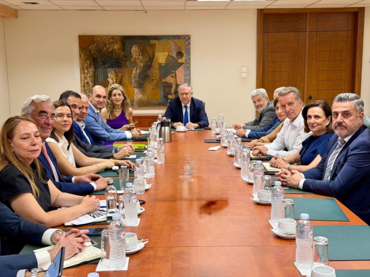 Θεοδωρικάκος: Από 31 Αυγούστου οι μειώσεις τιμών σε βασικά προϊόντα – Στόχος εκπτώσεις τουλάχιστον 5% στα νοικοκυριά