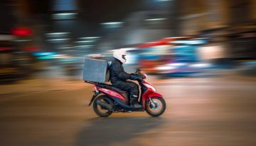 Σχεδόν 770 ευρώ τον χρόνο δαπανούν οι Έλληνες σε delivery