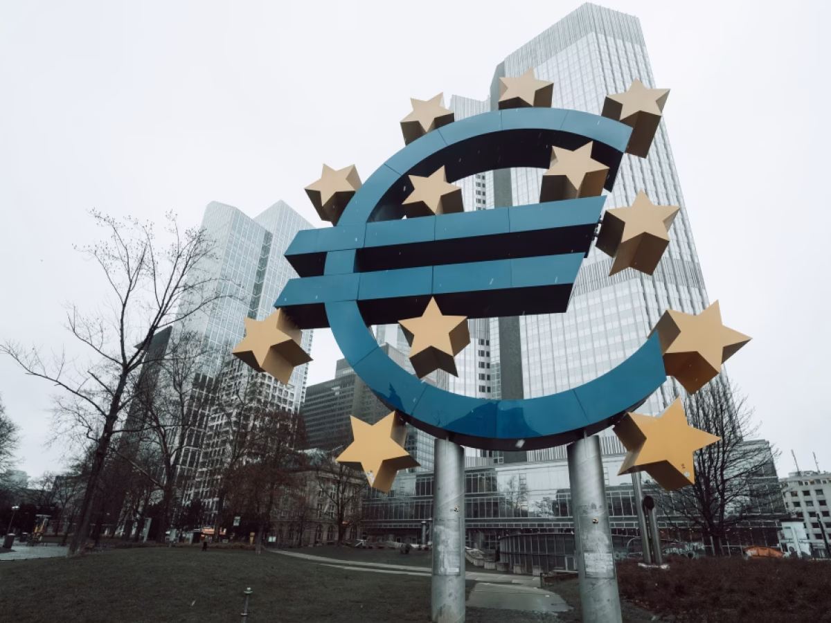 Ψηφιακό ευρώ: Πώς θα λειτουργεί, ποιοι εξαιρούνται και τι ισχύει για τα μετρητά