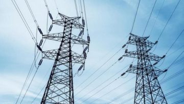 ΥΠΕΝ: Μπαταρίες ισχύος 6,8 GW έως το 2030 – Πώς η αποθήκευση ενέργειας συγκρατεί τις τιμές