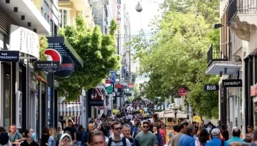 Τα νοικοκυριά ξόδεψαν 40,4 δισ. ευρώ με διαθέσιμο εισόδημα 39,13 δισ. – «Βουτιά» στην αποταμίευση