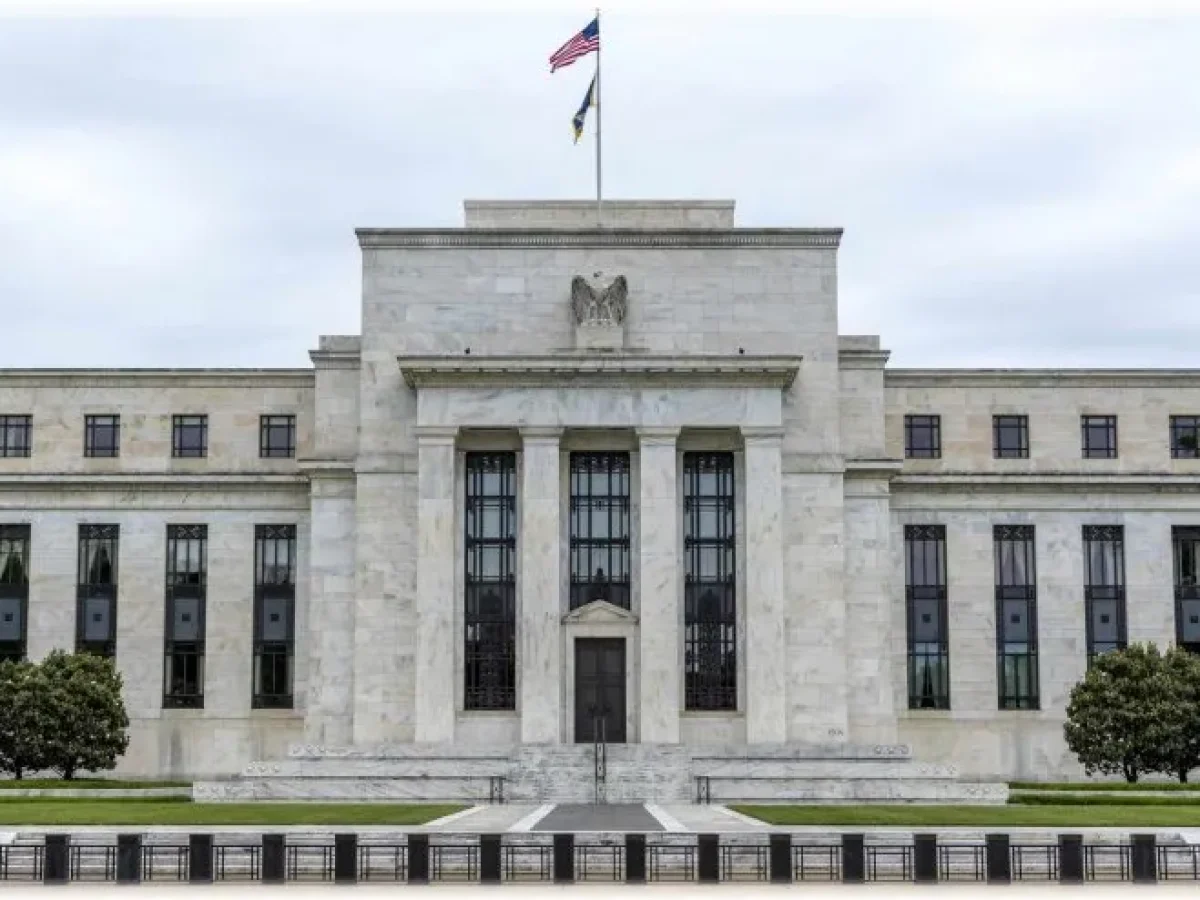 Πετρέλαιο πάνω από τα 100 δολάρια: Η Fed ξανά μπροστά στο δίλημμα των επιτοκίων