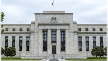 Πετρέλαιο πάνω από τα 100 δολάρια: Η Fed ξανά μπροστά στο δίλημμα των επιτοκίων