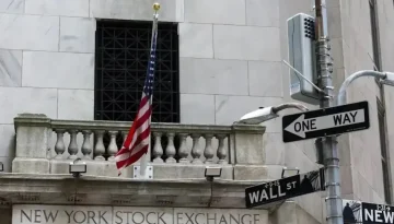 Wall Street: Κράτησε θετικό πρόσημο παρά το «ομιχλώδες τοπίο» στη Μέση Ανατολή