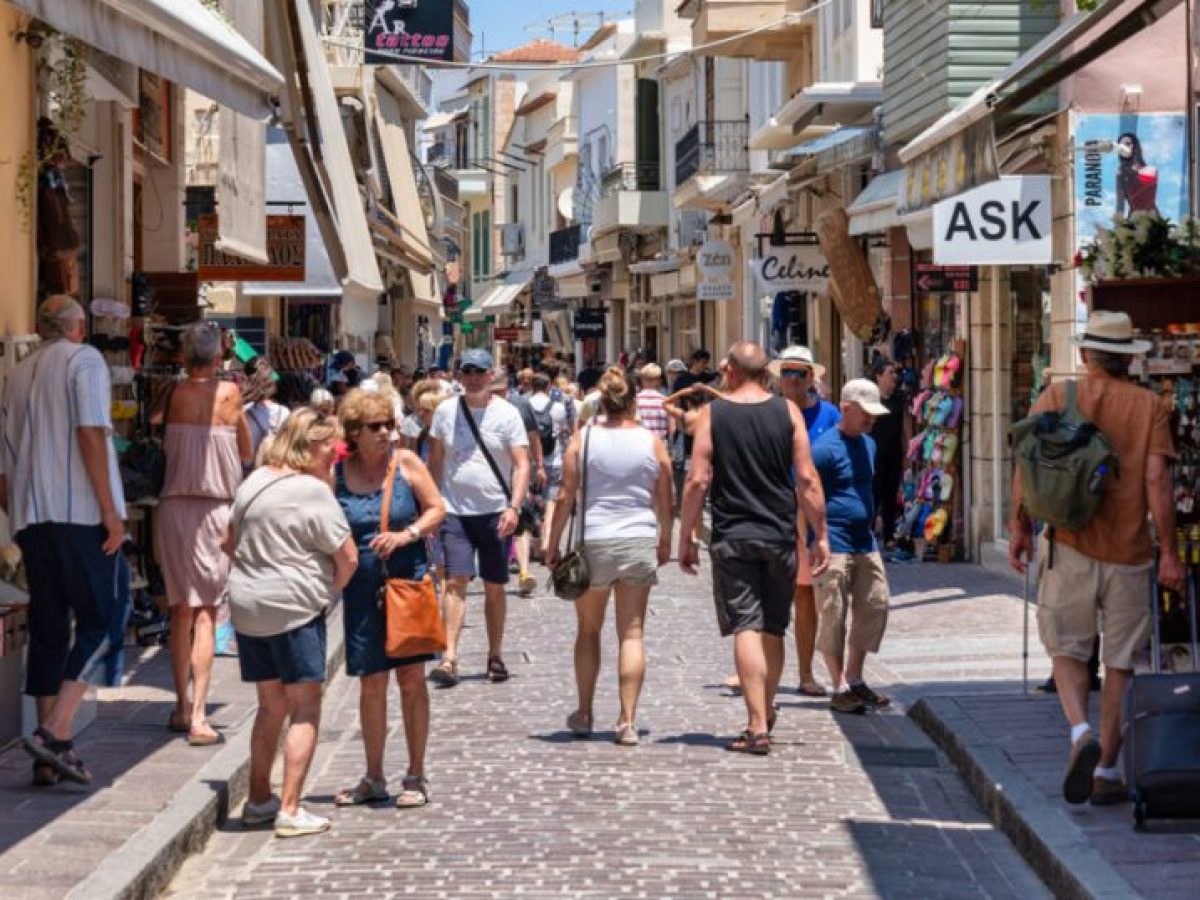 Τουρισμός: Άνοδος 2,8% στις αφίξεις και 2,2% στις διανυκτερεύσεις το 2025