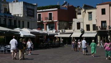 Αυξημένες αφίξεις στην Κρήτη, αλλά περιορισμένα έσοδα εξαιτίας της μικρότερης τουριστικής δαπάνης