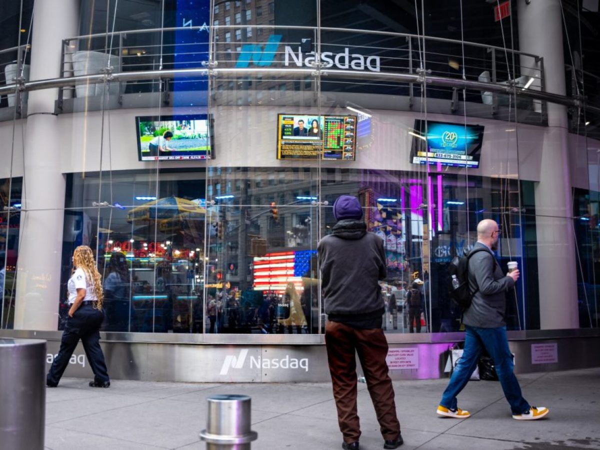 Wall Street: Ανοδικά χάρη στον πληθωρισμό και την ανάκαμψη των ημιαγωγών