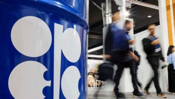 Το πετρέλαιο υποχωρεί μετά την αύξηση της παραγωγής από τον ΟΠΕΚ+ και την ανάκαμψη των ροών από τα Στενά του Ορμούζ