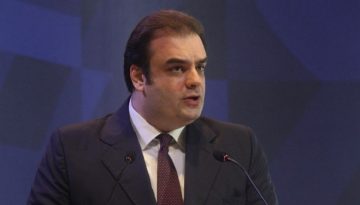 Πιερρακάκης: Οι τράπεζες δεν πρέπει να παρακολουθούν την οικονομία, αλλά να την πυροδοτήσουν