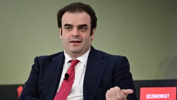 Πιερρακάκης: “Στις τράπεζες υπάρχει ρευστότητα που περιμένει να γίνει ανάπτυξη”