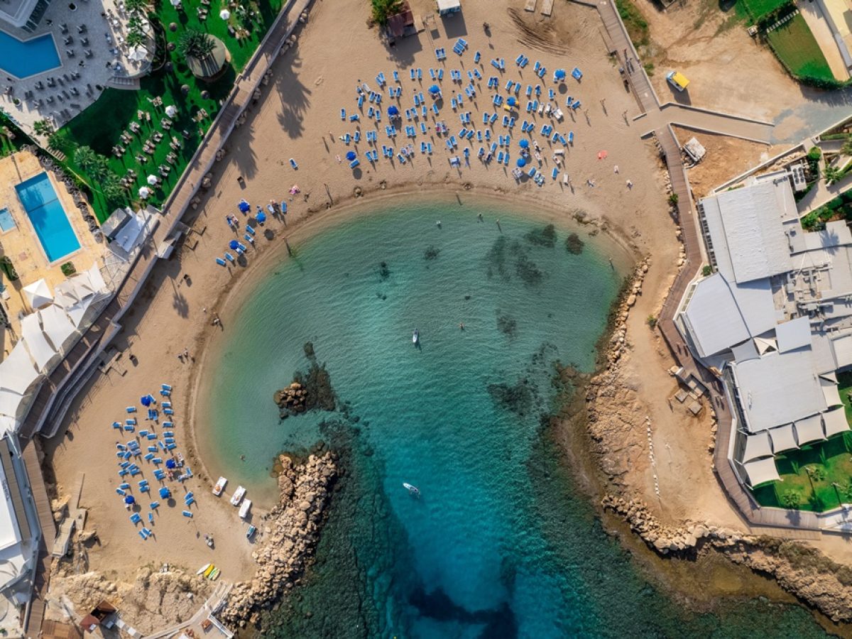 Απλησίαστες οι οργανωμένες παραλίες στην Αττική