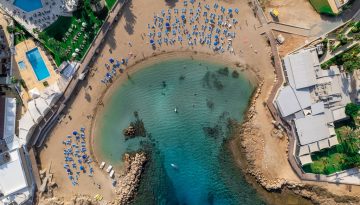 Απλησίαστες οι οργανωμένες παραλίες στην Αττική