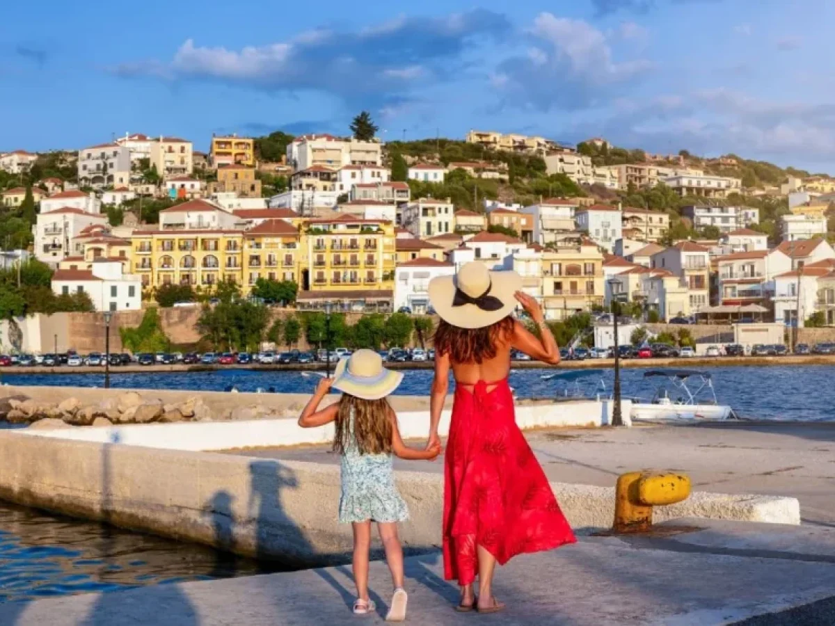 Από τις «χρυσές» Κυκλάδες στην αυθεντική Ήπειρο: Ο χάρτης των τιμών για τις φετινές καλοκαιρινές διακοπές