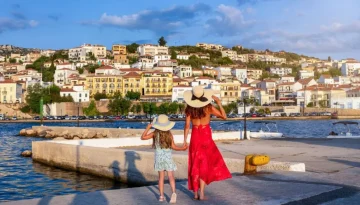 Από τις «χρυσές» Κυκλάδες στην αυθεντική Ήπειρο: Ο χάρτης των τιμών για τις φετινές καλοκαιρινές διακοπές