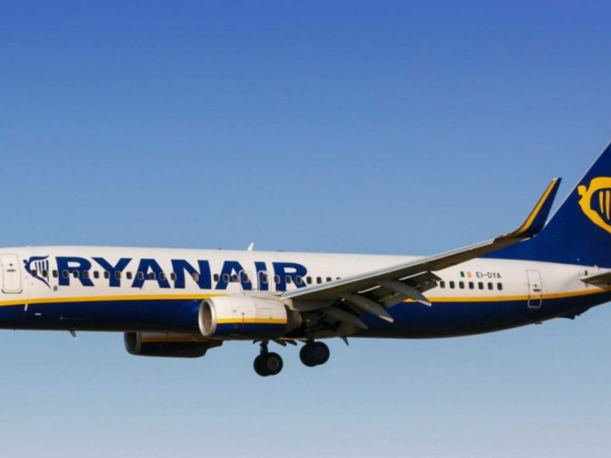 Πλήγμα 34% στα κέρδη της Ryanair λόγω της αύξησης τιμών στα καύσιμα από την κρίση στη Μέση Ανατολή