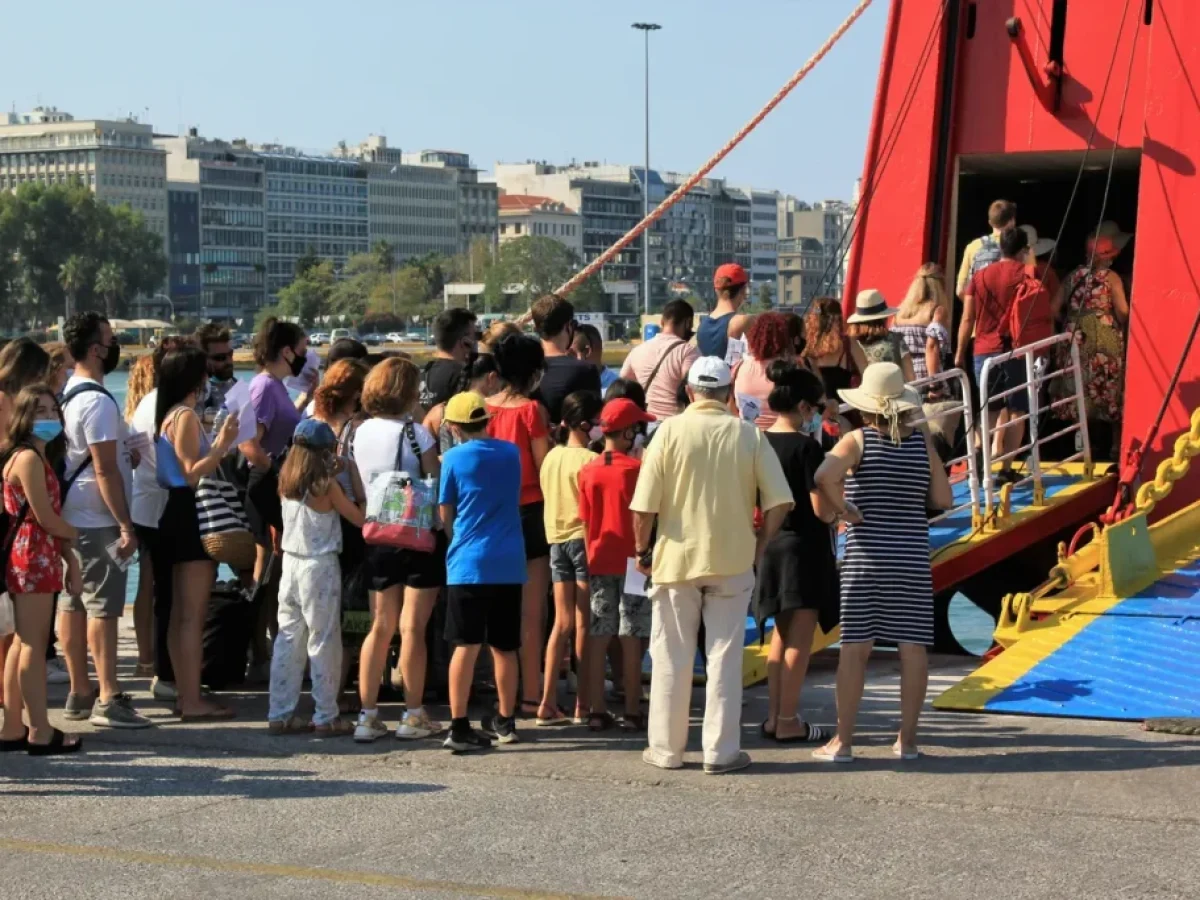 Voucher διακοπών έως 600 ευρώ: Ανοίγει η πλατφόρμα – Ποιοι μπαίνουν με τα νέα όρια