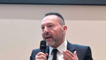 Στουρνάρας: «Δημοσιονομική τρέλα» 13η σύνταξη και παροχές που δεν αντικατοπτρίζονται στον δημοσιονομικό χώρο