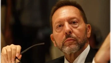 «Τρέλα» η επαναφορά της 13ης σύνταξης εκτιμά ο διοικητής της ΤτΕ Γ. Στουρνάρας