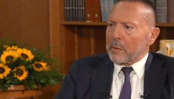 Στουρνάρας: Τρέλα αν δοθεί η 13η σύνταξη – Η Ελλάδα πέτυχε ένα οικονομικό θαύμα, με τη συναίνεση των κομμάτων