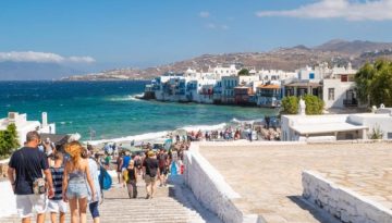 Τουρισμός: Άνοδος 2,8% στις αφίξεις και 2,2% στις διανυκτερεύσεις