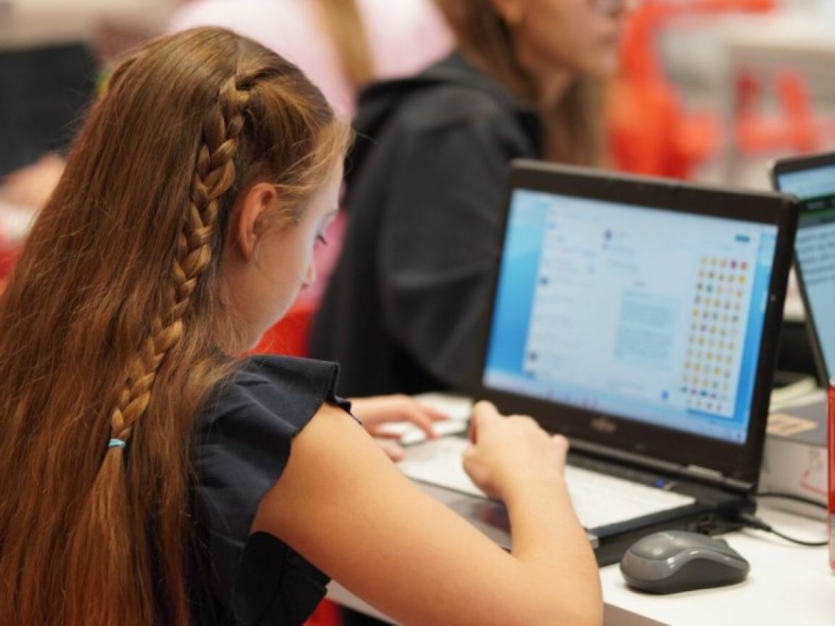 Code Like a Girl: Εδώ και 10 χρόνια η Vodafone συνδέει τα κορίτσια με την τεχνολογία