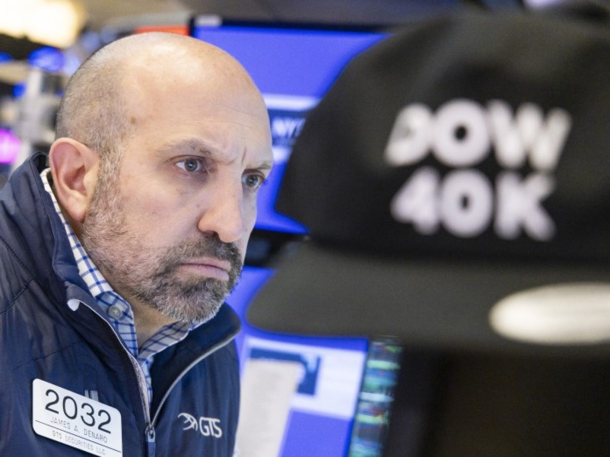 Wall Street: Αρνητικό κλείσιμο εβδομάδας με ισχυρές πιέσεις στον Nasdaq