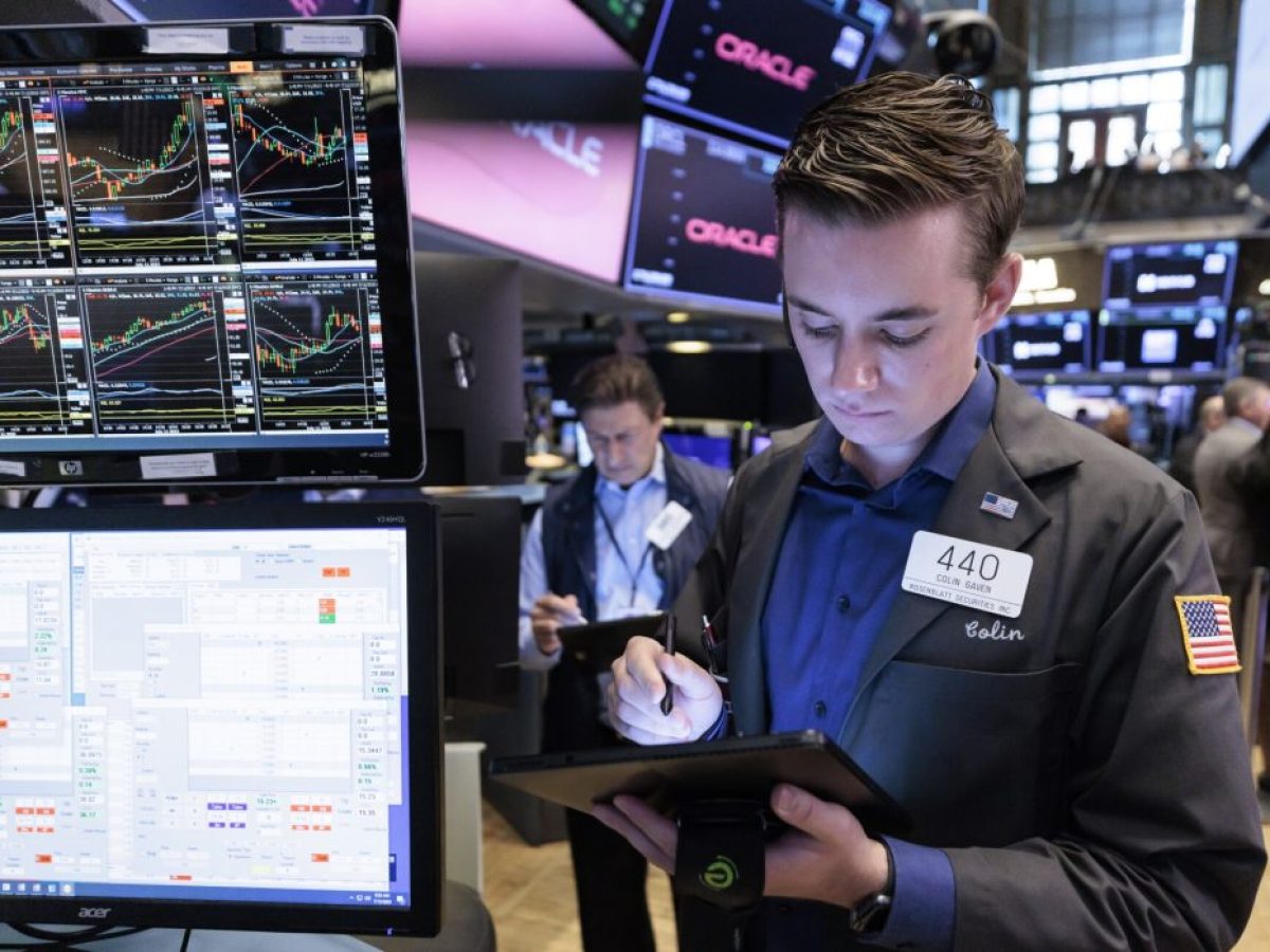 Wall Street: Τα κέρδη των Sherwin-Williams και Coca Cola κρατούν όρθιο τον Dow (+0,6%)