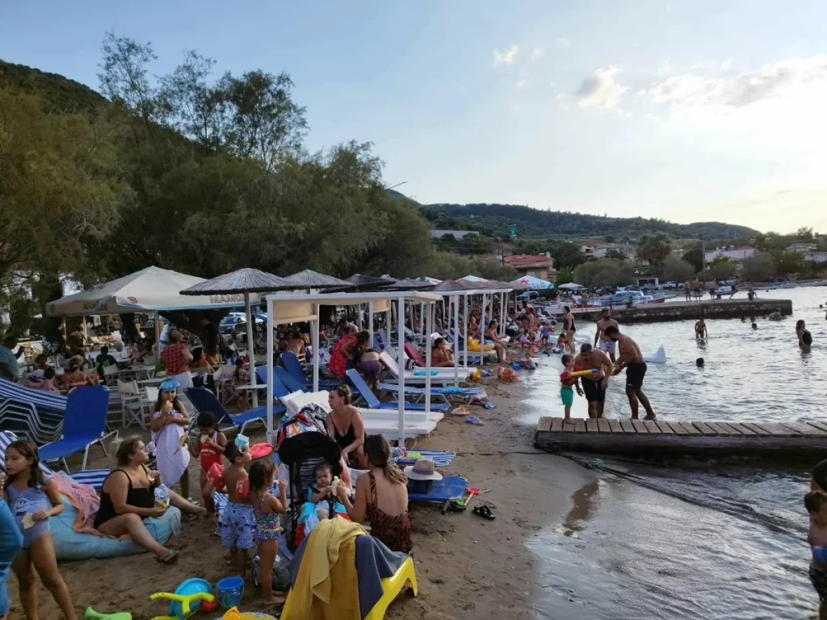 Πώς το καλοκαίρι «ζωντανεύει» τις μικρές επιχειρήσεις της Αχαΐας