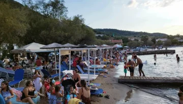Πώς το καλοκαίρι «ζωντανεύει» τις μικρές επιχειρήσεις της Αχαΐας