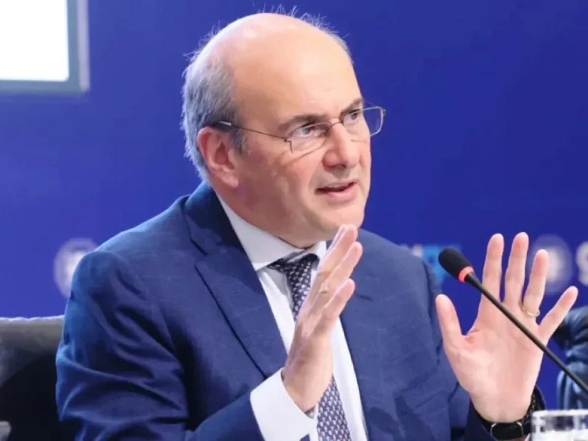 Χατζηδάκης: 40 εκατ. ευρώ από τα διυλιστήρια για τη μείωση των τιμών στα καύσιμα