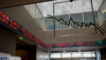 Ισχυρές πιέσεις στο Χρηματιστήριο – «Βούλιαξαν» οι τράπεζες, στο -2,62% η εβδομάδα