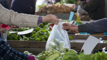 Φρούτα και λαχανικά με φυτοφάρμακα ή ακριβά; Το δίλημμα της Ευρώπης, τα τρία σενάρια | ΤΟ ΒΗΜΑ